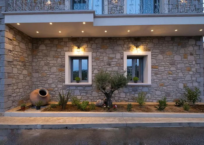 Zeus & Emmanuil Luxury Houses